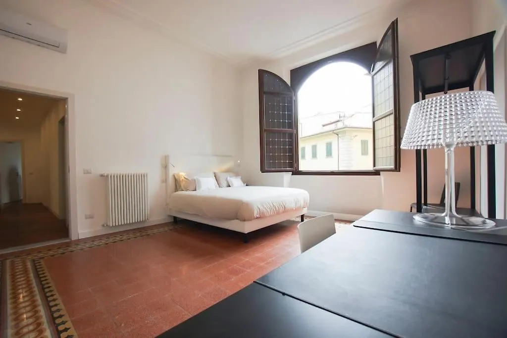 5 Min Duomo - Novella Boutique - Parcheggio Apartment Florence